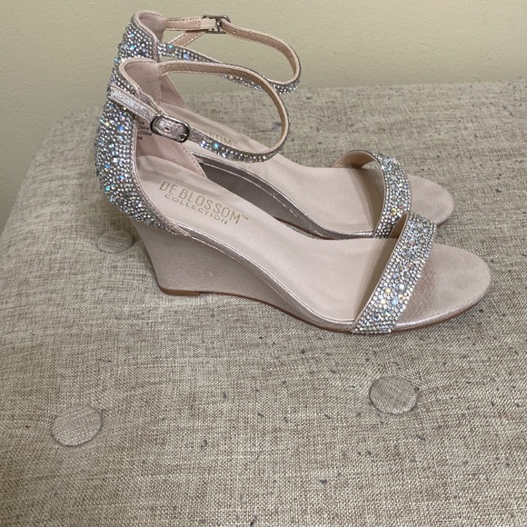 Glamorous rose gold blush sandals with rhinestones size 8 - Picture 2 of 6